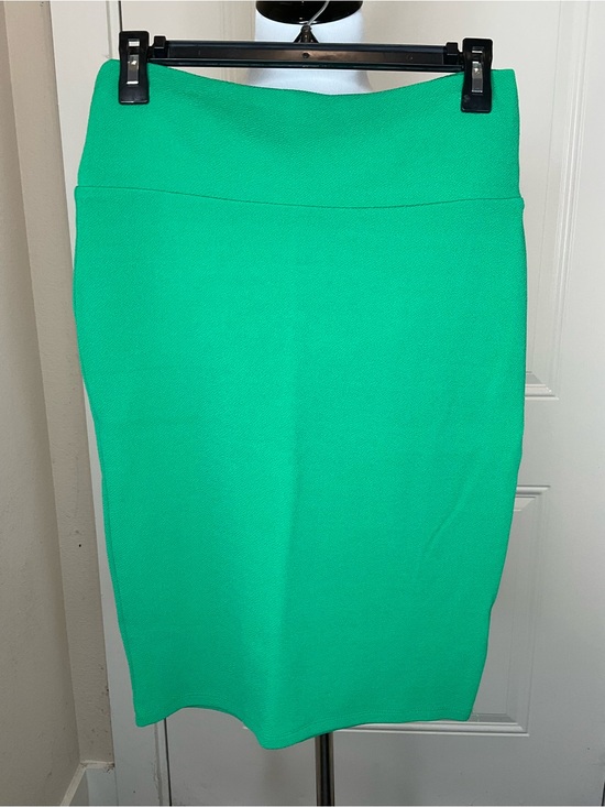 LuLaRoe Dresses & Skirts - LuLaRoe Cassie Green Pencil Skirt S